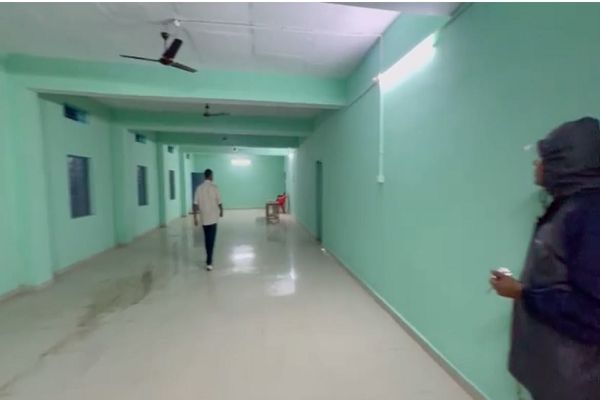 उप मुख्यमंत्री श्री विजय शर्मा की पहल से वनांचल के लमनी और खुडि़या में 20-20 लाख रुपए की लागत से बने आधुनिक प्रतीक्षालय शेड