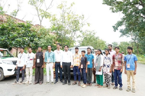दिल्ली रवाना हुआ सुकमा का 15 सदस्यीय दल