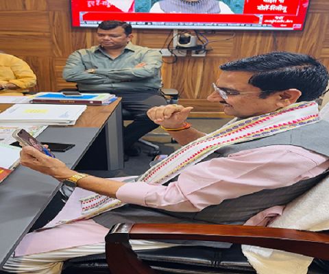  *राष्ट्रमंडल खेलों में रजत पदक जीतने पर आवासन एवं शहरी कार्य राज्य मंत्री  तोखन साहू ने ज्ञानेश्वरी यादव को दी बधाई*
