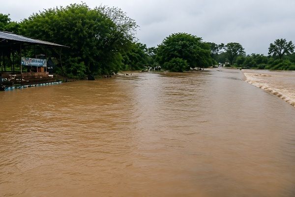 बीजापुर में चार दिनों की मूसलाधार बारिश से जनजीवन अस्त-व्यस्त, 100 से अधिक गांवों का जिला मुख्यालय से टूटा संपर्क