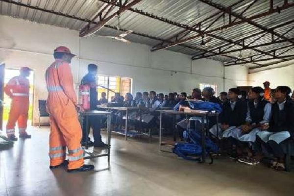 आपदा से पहले तैयारी, संकट में सुरक्षा : आवापल्ली में NDRF ने दिया आपदा प्रबंधन का व्यवहारिक प्रशिक्षण