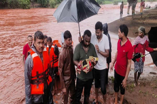 नवजात समेत 9 लोगों का सफल रेस्क्यू, उसूर प्रशासन की तत्परता से बचीं जानें
