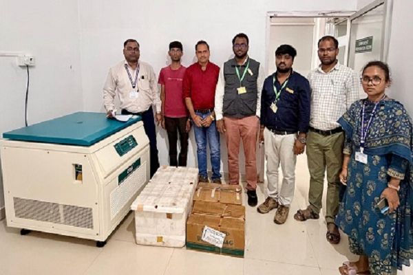 बिना लाइसेंस के चल रहे सहयोग ब्लड सेंटर सारंगढ़ की सामग्री जब्त