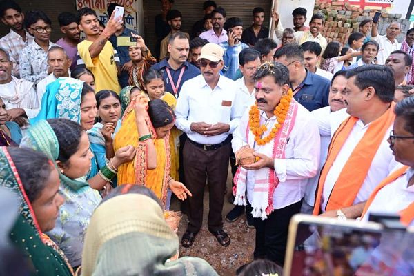 बूढ़ा महादेव मंदिर से विजय शर्मा ने किया 18 किमी लंबी भोरमदेव पदयात्रा का शुभारंभ