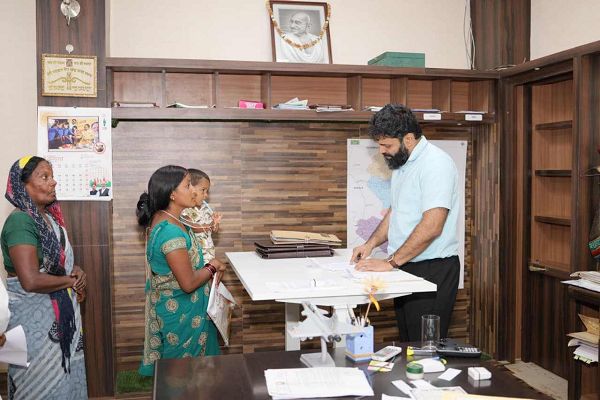 कलेक्टर व्यास ने जनदर्शन में सुनी आमजन की समस्याएं