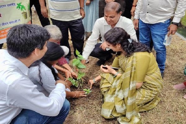 आयुष पॉलीक्लीनिक में पौधरोपण संपन्न