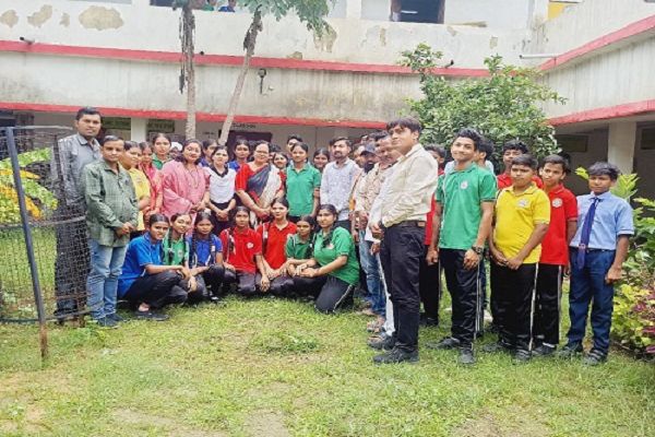 पीएमश्री विद्यालय जयनगर में बैगलेस डे पर स्वच्छता अभियान