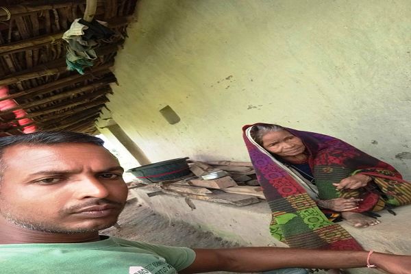 धान बेचने की चिंता थी, समाधान घर की चौखट पर मिला