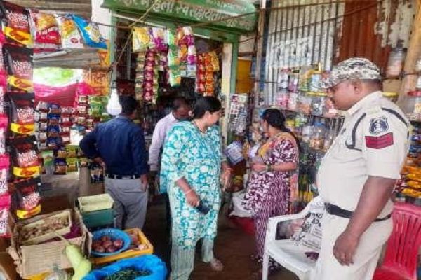 तंबाकू उत्पादों की बिक्री पर स्वास्थ्य विभाग की कार्रवाई, 11 दुकानों से वसूला 2,200 रुपये जुर्माना