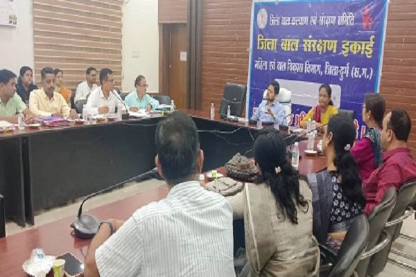 कलेक्टर ने बाल संरक्षण एवं महिला सुरक्षा से जुड़े मामलों के त्वरित निराकरण के दिए निर्देश