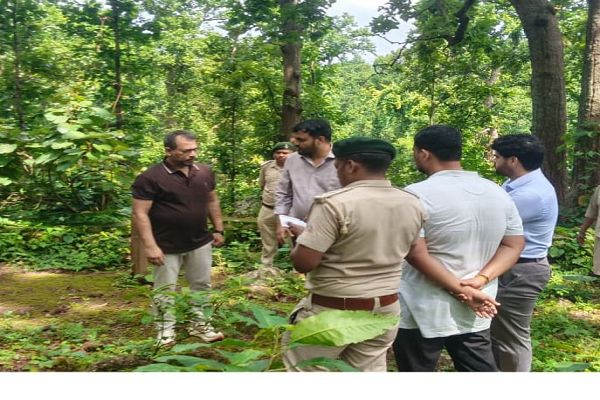 प्रधान मुख्य वन संरक्षक एवं वन बल प्रमुख ने जशपुर के भैरव पहाड़ और पर्यावरण वाटिका का किया निरीक्षण