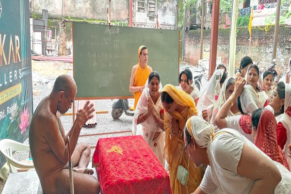 ज्ञानियों की प्रशंसा से बढ़ता है अपना ज्ञान : मुनि आगम सागर