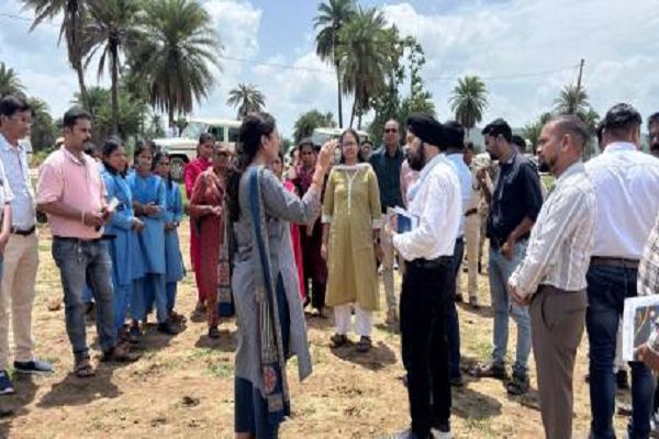 कलेक्टर और पुलिस अधीक्षक ने तिरंगा यात्रा के मार्ग व कार्यक्रम स्थलों का किया निरीक्षण&rsquo;