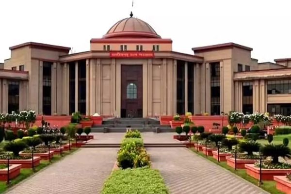 वरिष्ठता के आधार पर उच्च पद का प्रभार पाने का अधिकार नहीं, याचिका खारिज