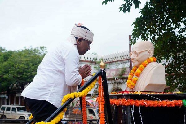  शहीद स्मारक में उप मुख्यमंत्री श्री विजय शर्मा ने दी श्रद्धांजलि