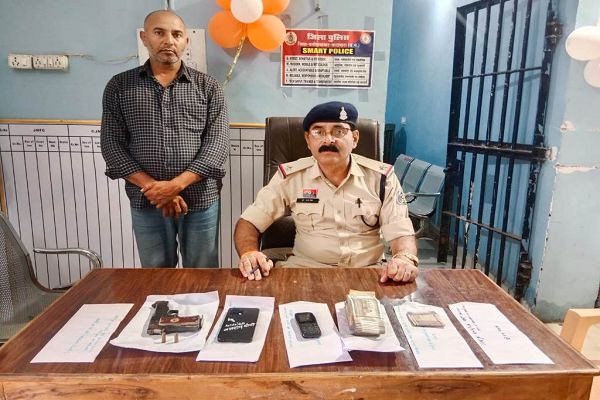 ₹12 लाख के जेवर लूटकांड का फरार आरोपी गिरफ्तार, पिस्टल-कारतूस और नकदी बरामद