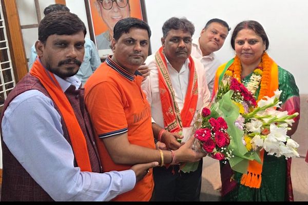  भाजपा महिला मोर्चा की राष्ट्रीय अध्यक्ष बनीं रूपकुमारी चौधरी, दीपक म्हस्के बने सोशल मीडिया संयोजक; जिला अध्यक्ष अनिल चंद्राकर, अजय रोहरा व सुरेंद्र सोनटके ने दी बधाई