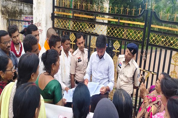  श्रम संहिताओं में शामिल करने की मांग, आंगनबाड़ी कार्यकर्ताओं ने कलेक्टर को सौंपा ज्ञापन
