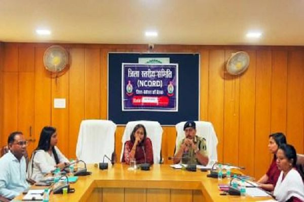 नशा मुक्त बेमेतरा बनाने, अवैध मादक पदार्थों की तस्करी रोकने दिए कड़े निर्देश, स्कूल-कॉलेजों में चलाया जाएगा जागरूकता अभियान