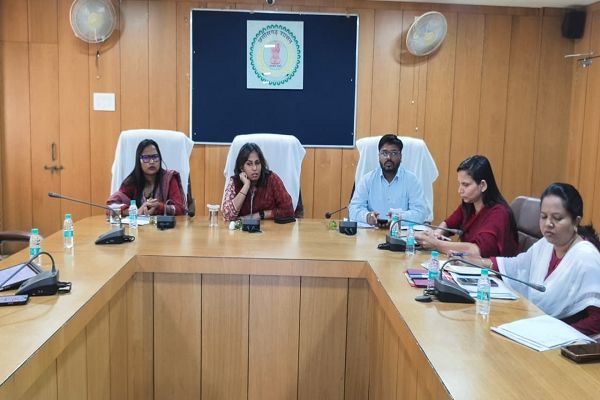 लंबित प्रकरणों के त्वरित व गुणवत्तापूर्ण निराकरण के दिए सख्त निर्देश, लापरवाही बरतने पर कार्रवाई की चेतावनी