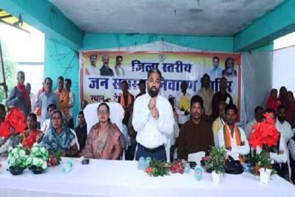 ग्राम देवीनवागांव में जिला स्तरीय जनसमस्या निवारण शिविर आयोजित, 71 आवेदन प्राप्त हुए
