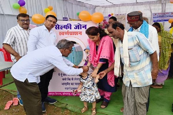 ग्राम टप्पा में आयोजित आयुष स्वास्थ्य शिविर में 708 ग्रामीण हुए लाभान्वित