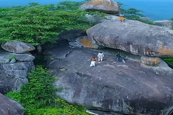 प्रकृति और अध्यात्म का अनूठा संगम