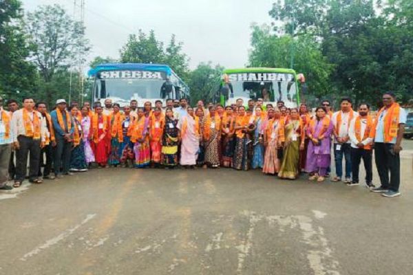 श्री रामलला दर्शन योजना के तहत गरियाबंद से 94 श्रद्धालुओं का दल रवाना