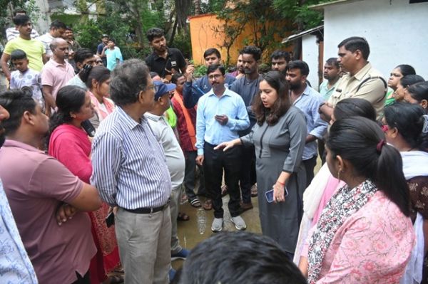 निगम आयुक्त ने किया विभिन्न क्षेत्रों का निरिक्षण, सुविधाओं का लिया जायजा