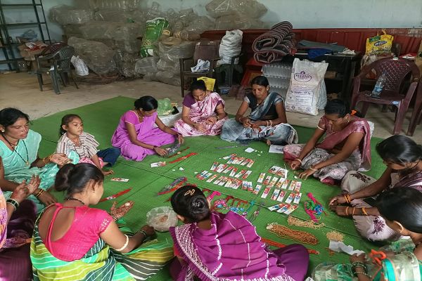 रक्षाबंधन पर बिहान की दीदियों ने थामा स्वावलंबन का धागा