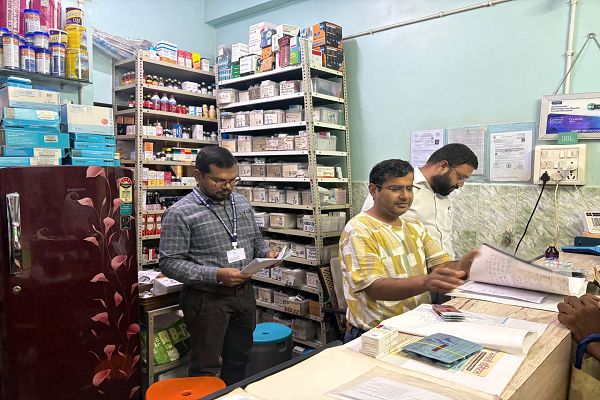 नकली एवं अमानक दवाओं की रोकथाम के लिए धमतरी में सघन औषधि निरीक्षण अभियान जारी