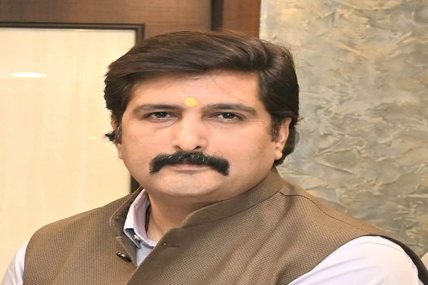  कांग्रेस युवाओं के सपने तोड़ने वालों के साथ तो भाजपा युवाओं के सपनों के साथ खड़ी है: अमित चिमनानी