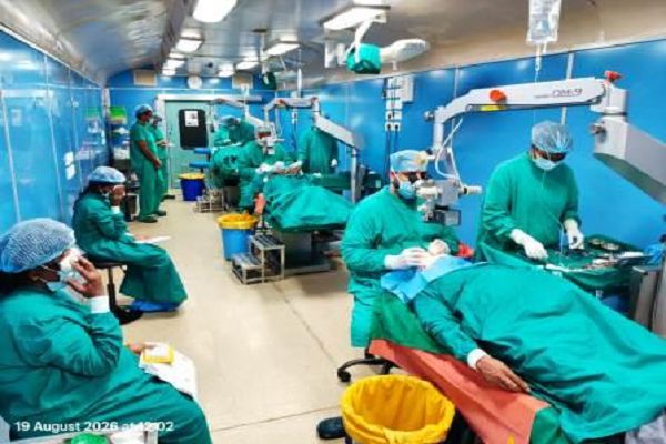 कलेक्टर रेना जमील के मार्गदर्शन में लोगों को मिल रही बेहतर स्वास्थ्य सुविधाएं