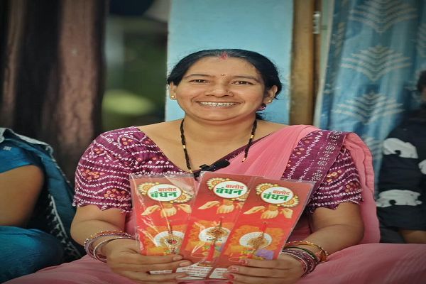 वनांचल की गृहिणी कुसुम सिन्हा बनीं &lsquo;लखपति दीदी&rsquo;, राखी कारोबार से 7 लाख रुपए की आय की उम्मीद