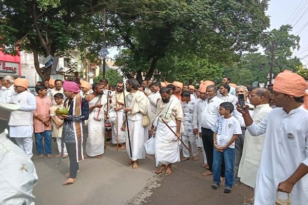 विवेकानंद नगर से सैकड़ों श्रद्धालुओं ने की गिरनार तीर्थ की भाव यात्रा