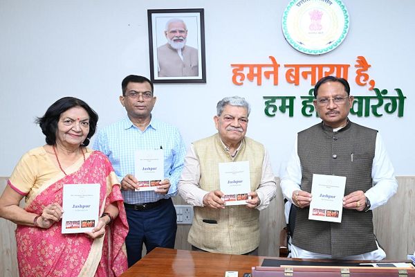  मुख्यमंत्री श्री विष्णु देव साय ने किया &lsquo;जशपुर: एक परिचय&rsquo; पुस्तक का विमोचन