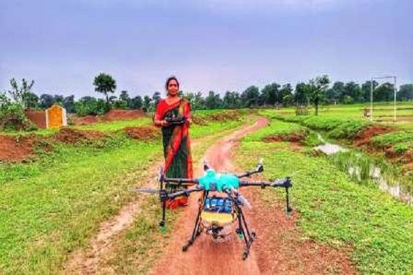 ड्रोन तकनीक से बढ़ी महिलाओं की आत्मनिर्भरता : हेमलता मनहर ने की मुख्यमंत्री साय की सराहना