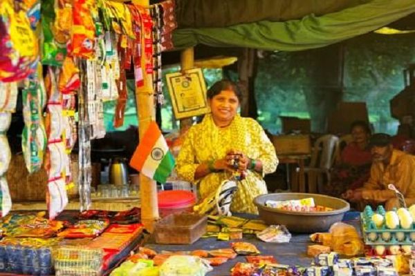 महतारी वंदन योजना से मिली आर्थिक संबल की खुशी, राखी पर भाई के लिए लेंगी राखी और मिठाई