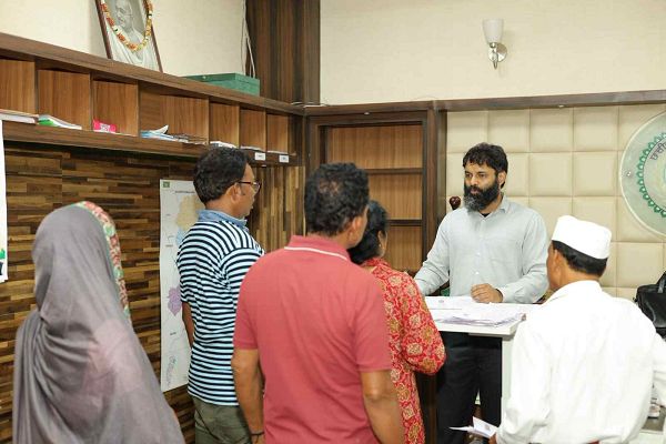 कलेक्टर रोहित व्यास ने जनदर्शन में सुनी आमजन की समस्याएं