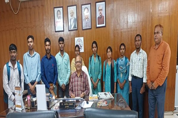 सकारात्मक व निष्पक्ष लेखन से ही संभव है समाज परिवर्तन : कुलपति प्रो. दयाल