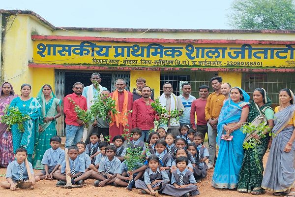  जीताटोला स्कूल परिसर में हरियाली का संकल्प, उत्साह से हुआ वृक्षारोपण कार्यक्रम