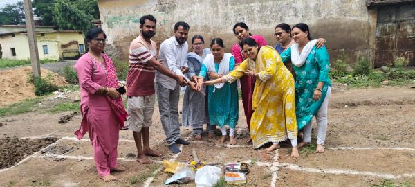 सांकरा स्कूल में बालिका शौचालय निर्माण का भूमि पूजन संपन्न