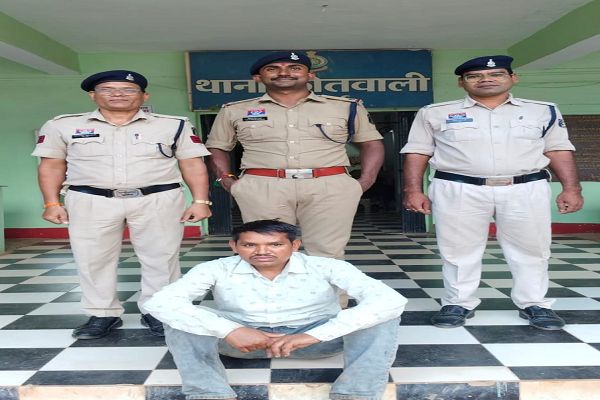  हत्या के प्रयास के मामले में आरोपी गिरफ्तार, घटना में प्रयुक्त टंगिया पुलिस ने किया बरामद