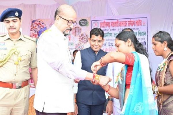 लक्ष्य हासिल करने के लिए जुनून जगाएं और मेहनत करें: राज्यपाल