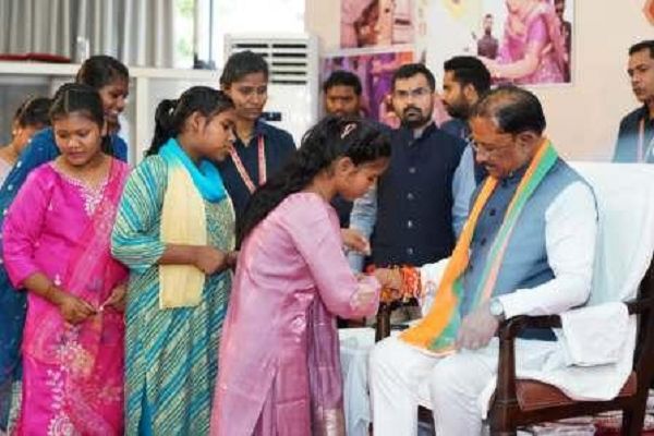 &rsquo;महतारी के आशीष से, राखी के विश्वास से मुख्यमंत्री साय के नेतृत्व में महिलाओं के सम्मान