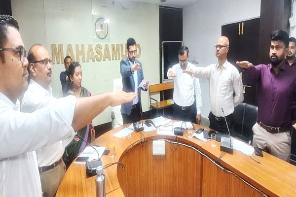 कलेक्टर श्री लंगेह ने अधिकारियों को दिलाई उल्लास शपथ
