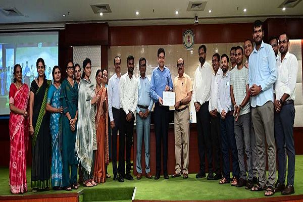 ई-ऑफिस और समयबद्ध उपस्थिति में उत्कृष्ट प्रदर्शन करने वाले अधिकारी-कर्मचारी सम्मानित