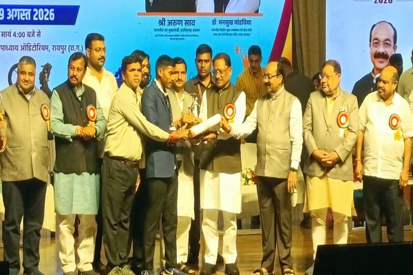  पैरा एथलेटिक्स में लक्की यादव को शहीद राजीव पांडेय पुरस्कार एवं सुखदेव व निखिल को मिला शहीद कौशल यादव पुरस्कार