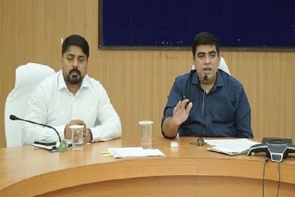 कलेक्टर ने ली समय-सीमा बैठक, विभागीय कार्यों की हुए विस्तृत समीक्षा
