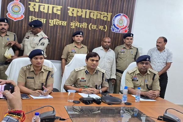  *भाई निकला भाई का हत्यारा लोरमी पुलिस एवं साइबर सेल की विशेष टीम ने ग्राम नवलपुर में हुए दंपति के दोहरे हत्याकांड का किया खुलासा